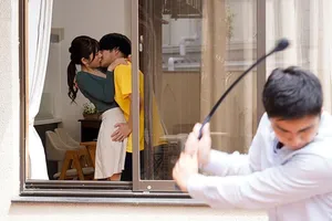 Bố thất nghiệp ở nhà quan hệ con gái làm niềm vui vơi đi buồn chán