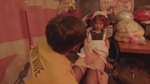 để Người vợ đi nghỉ dưỡng với đồng nghiệp, Ông chồng nhận được món quà là một cặp sừng