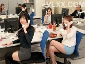Lần đầu có em gái, cậu trai nhờ cô bạn thân học cách làm tình