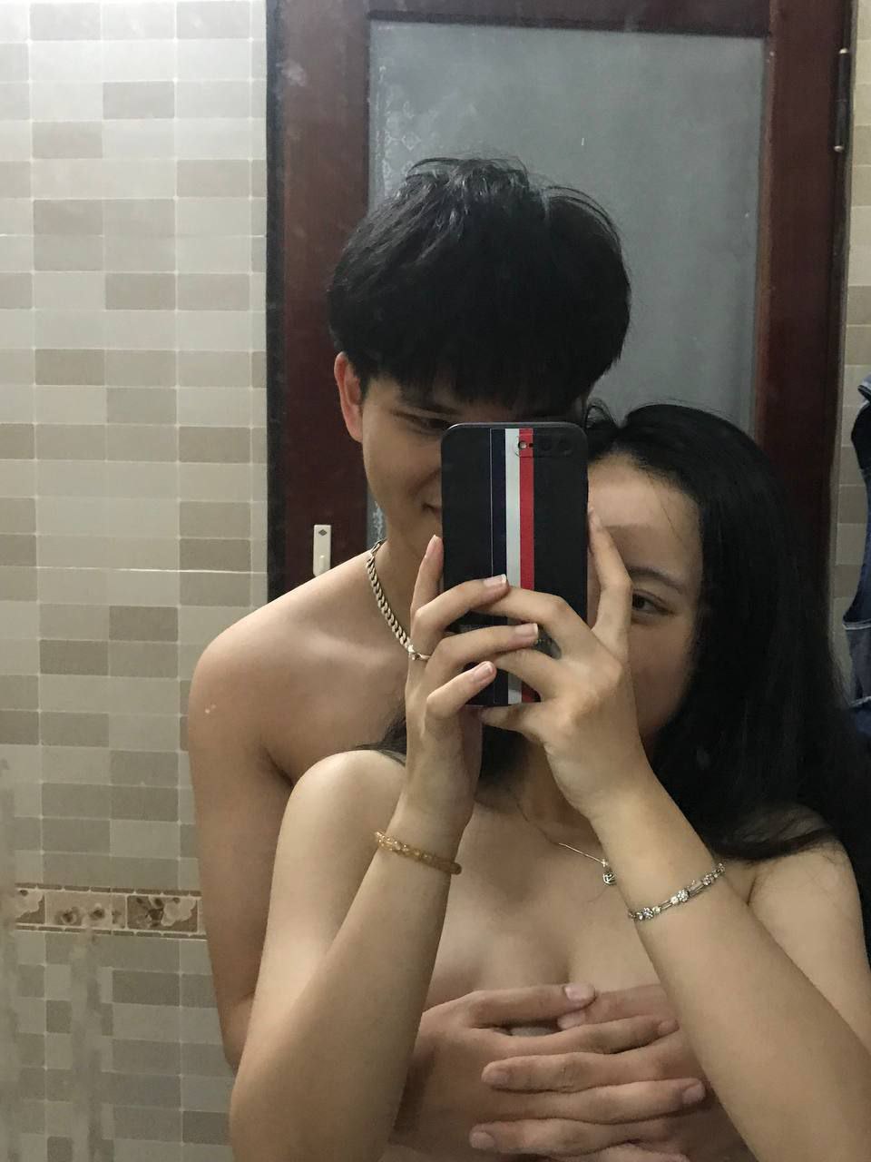 Cô gái xinh đẹp cưỡi ngựa Nguồn: @swaglive