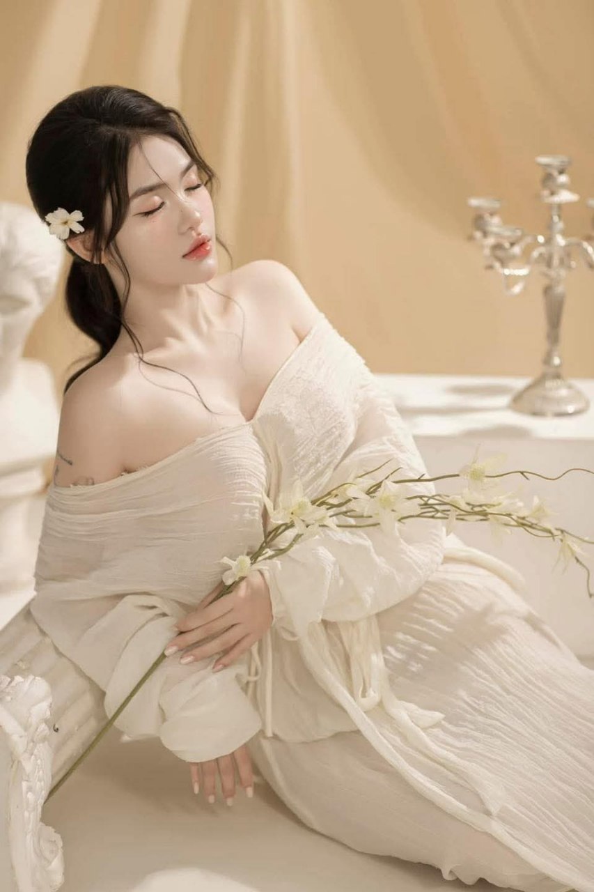 Bí mật của nữ nhân viên với giao diện nghiêm túc nhưng lại là “thánh dâm”